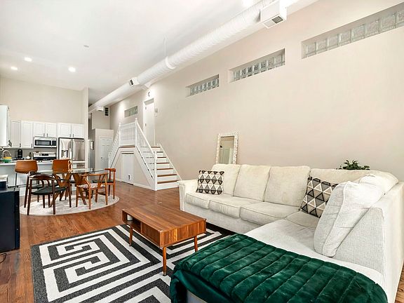 5th image of 1217 N Greenview Ave #G