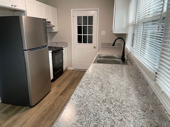 4th image of 3705 Edgewood Dr