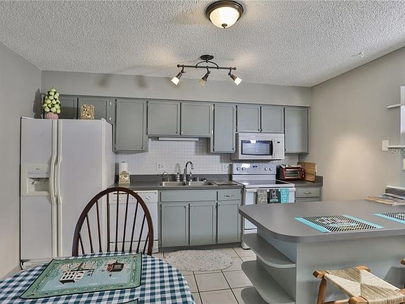 4th image of 706 W Brockton Pl #4
