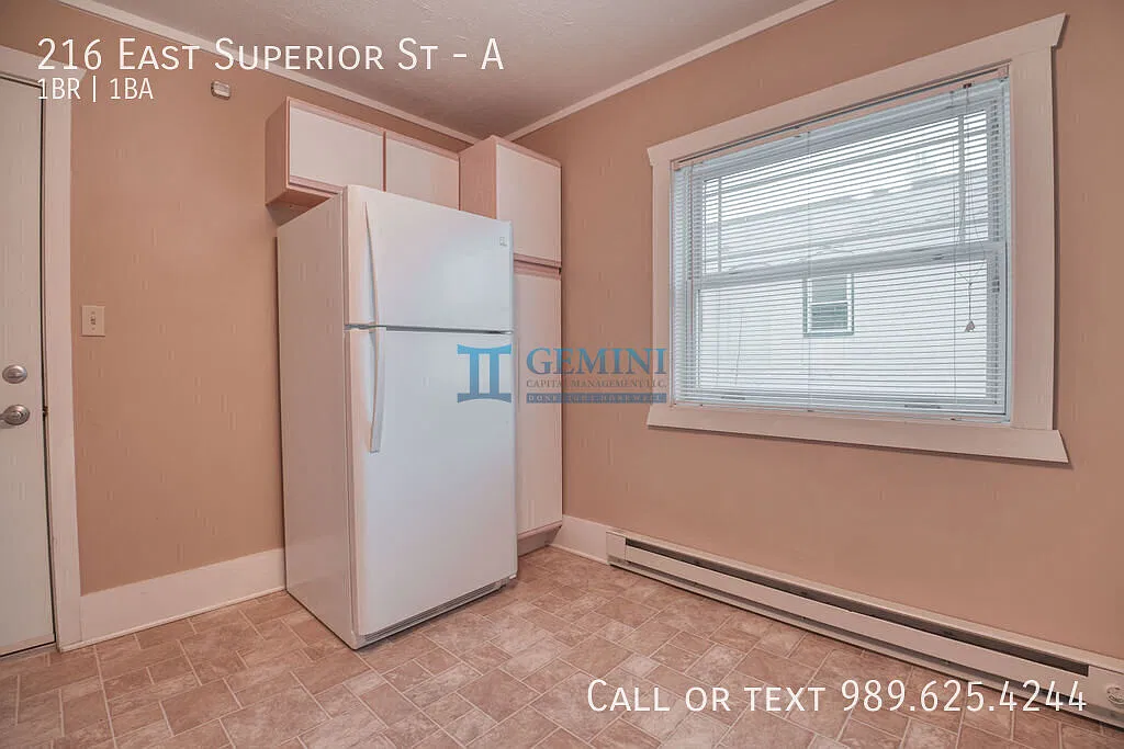 1 Bed 1 Bath Alma — Photo 3
