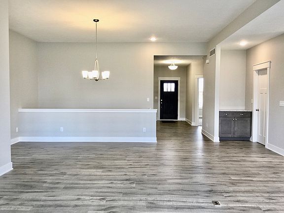 5th image of 5559 Rockport Dr NE