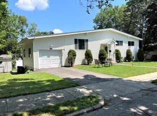 52 Hazelhurst Ave, Newton, MA 02465