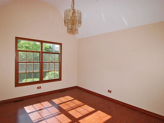 5th image of 200 E Circle Dr
