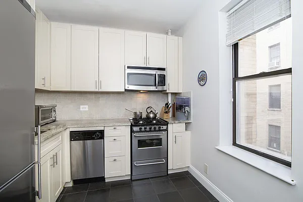 Rented by Avi Nash Associates | media 23