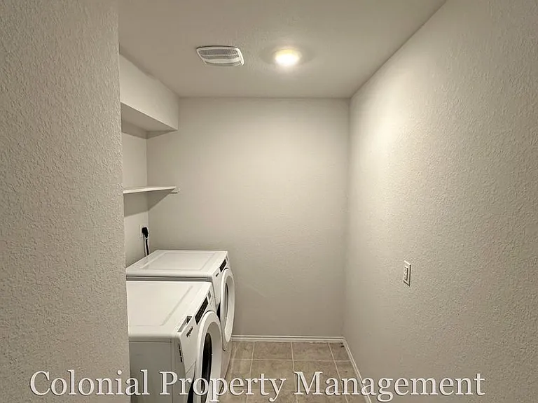 2424 Elba Dr — Photo 7