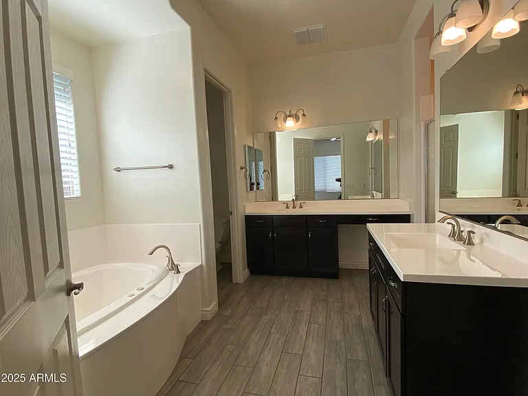 233 W Sandra Ter — Photo 13