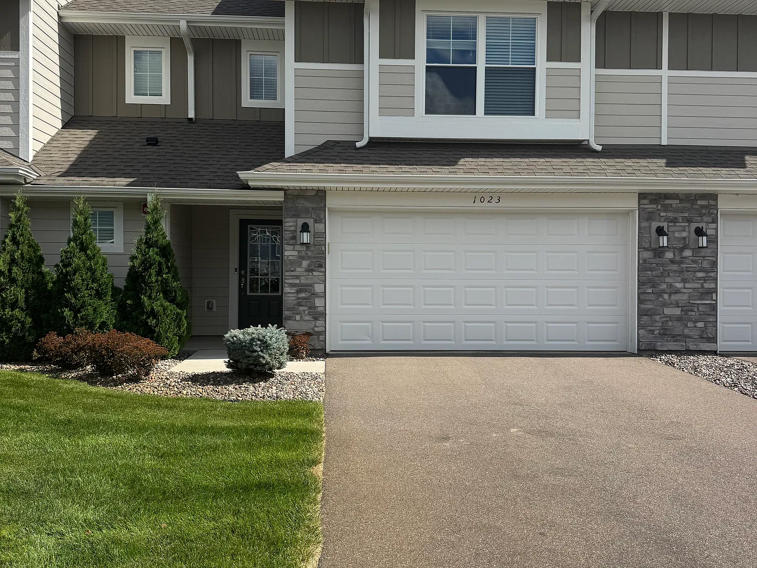 3 bed, 2.5 bath, 1823 sqft, $2,700 — Photo 1