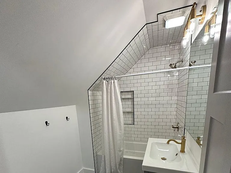 706 Main St — Photo 17
