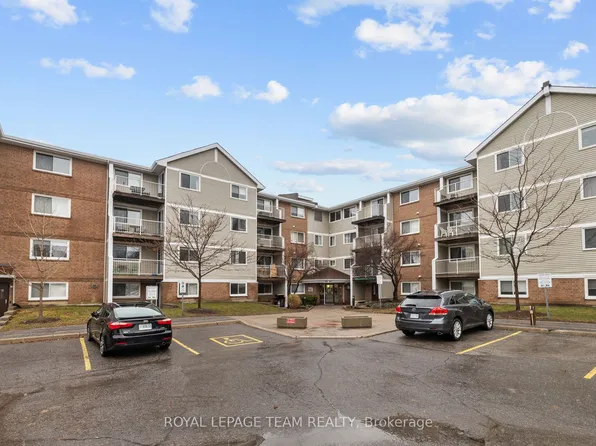 270 Brittany Dr #214, Ottawa, ON K1K 4M3
