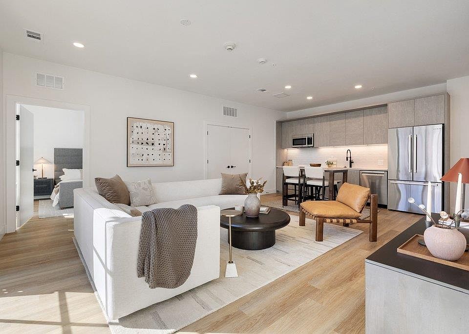 1st image of 4315 S Congress Ave #319