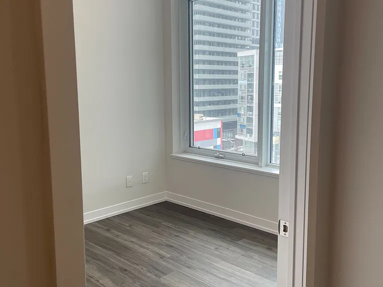 25 Nicholas Ave #1504 — Photo 4