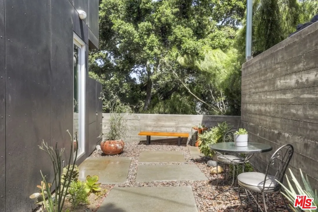 3 bed, 3.5 bath, 2507 sqft, $12,500 — Photo 2