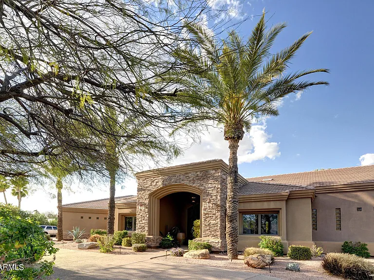 10220 E Desert Cove Ave — Photo 3