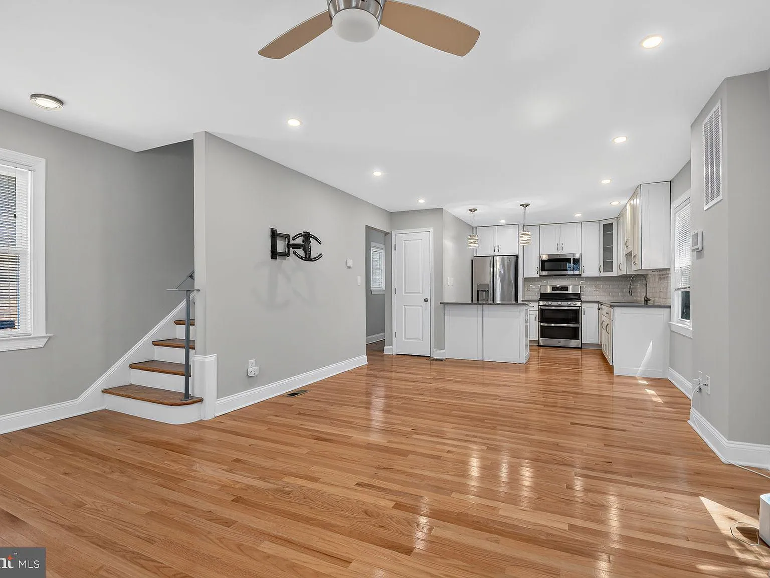 4 bed, 3.5 bath, 2378 sqft, $5,000 — Photo 4