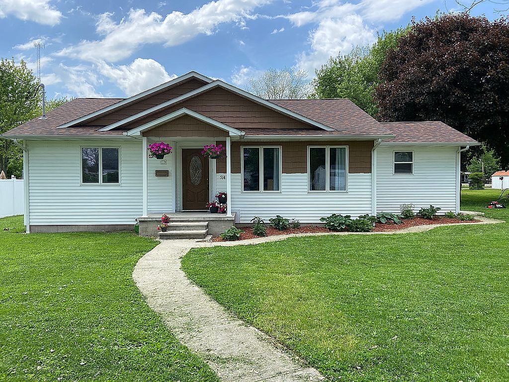514 S Main St, Moweaqua, IL 62550 | Zillow
