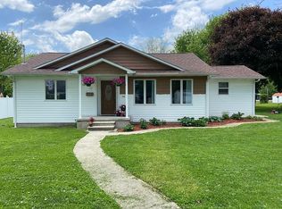 514 S Main St, Moweaqua, IL 62550