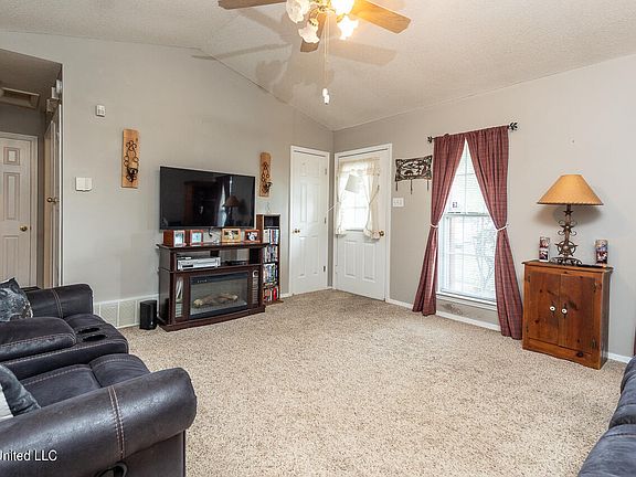 5th image of 6213 Oak Run Dr W