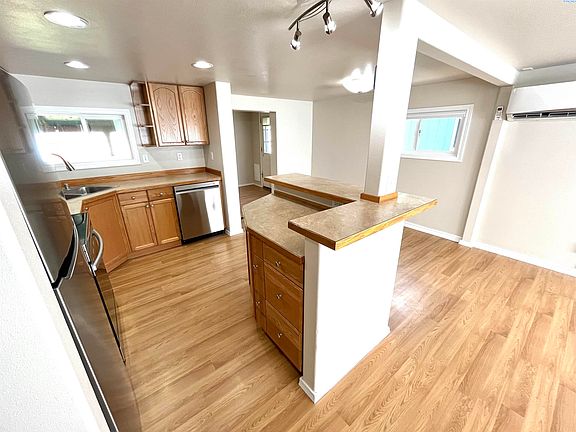 5th image of 709 Willard Ave