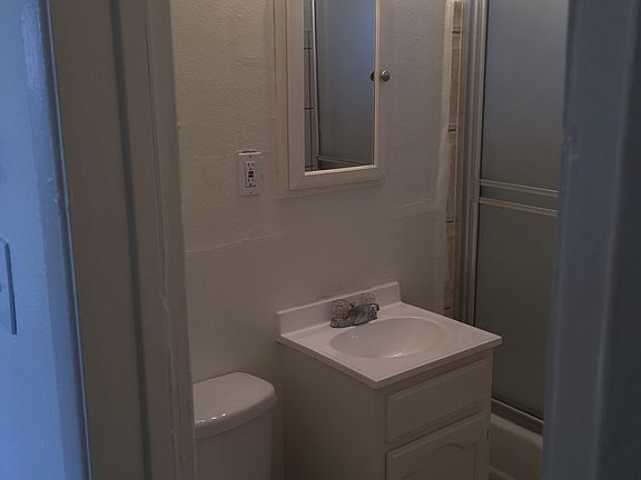 2nd image of 821 1/2 W 82nd St