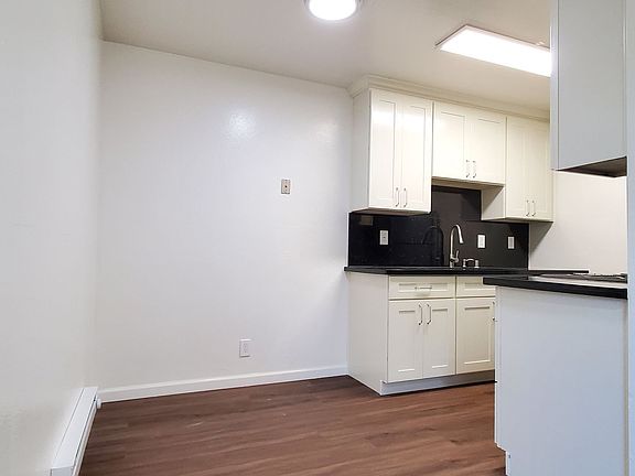 4th image of 1582 Albatross Dr #4