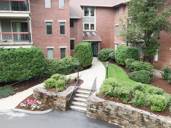 770 Salisbury St APT 511, Worcester, MA 01609