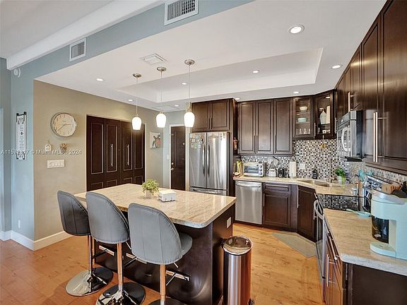 4th image of 3212 NE 12th St APT 505