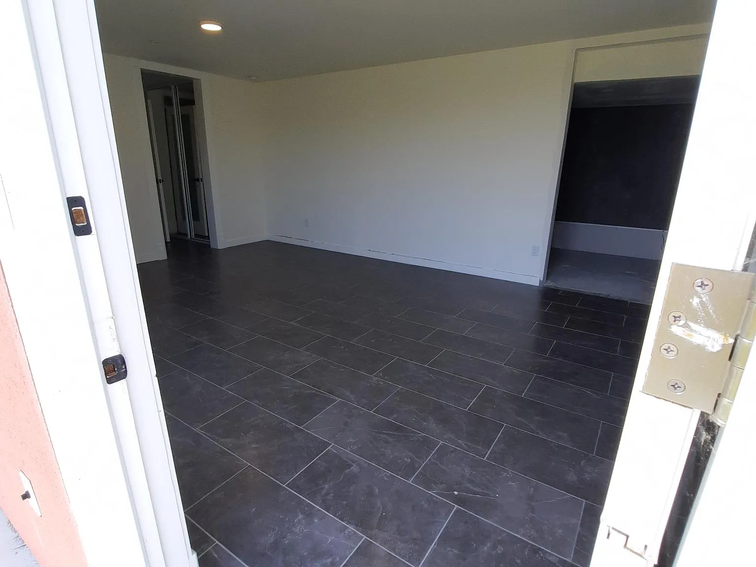 Studio, 600 sqft, $2,800 — Photo 4