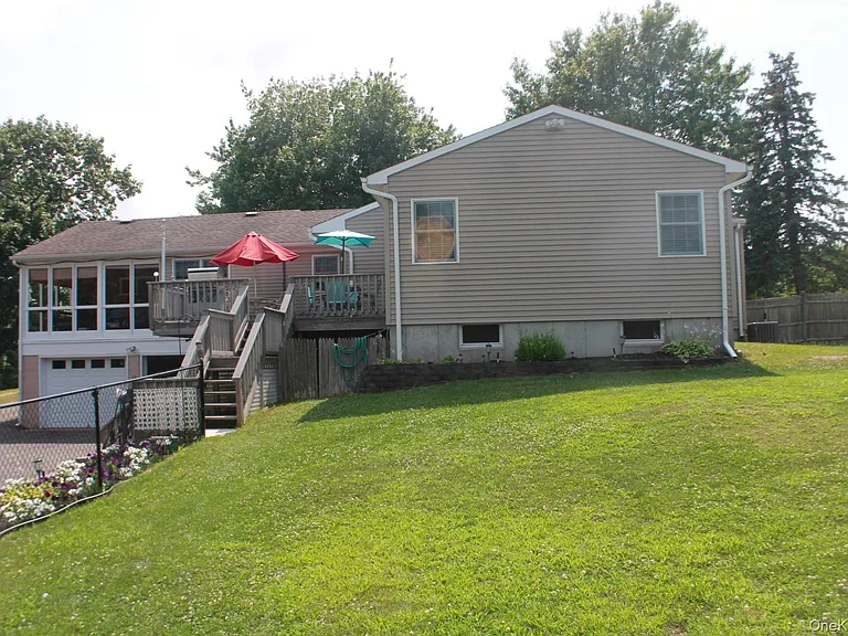 144 Manor Ln — Photo 25