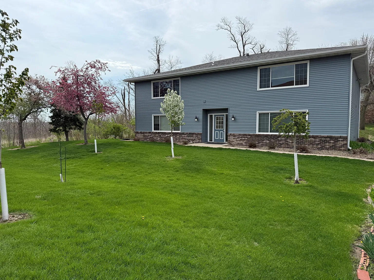 2 bed, 900 sqft, $950 — Photo 2
