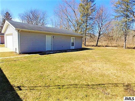 3rd image of 156 W Southfield Dr