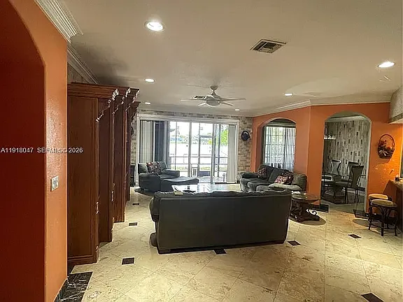 232 SW 7th Ave — Photo 9