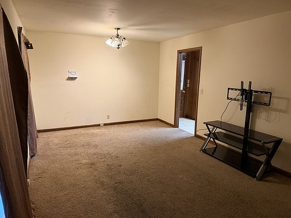 3rd image of 1423 Avon Rd