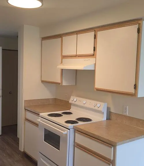 Winfou06-Columbia Village Apartments — Photo 9