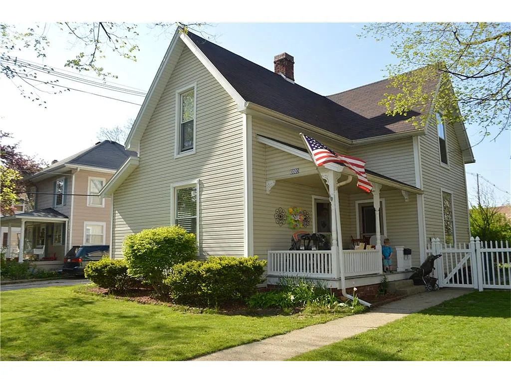 1114 W Main St photo 1