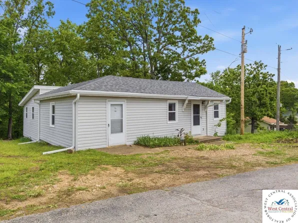 19817 Lakeview Ave, Warsaw, MO 65355
