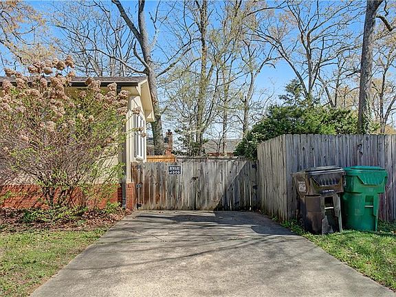 3rd image of 219 Rockspring Rd