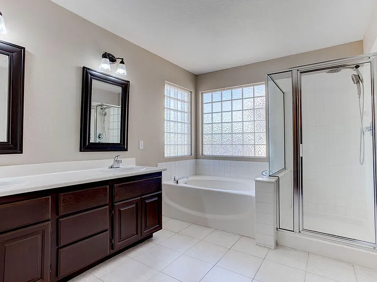 809 Royal Birch Ln — Photo 32