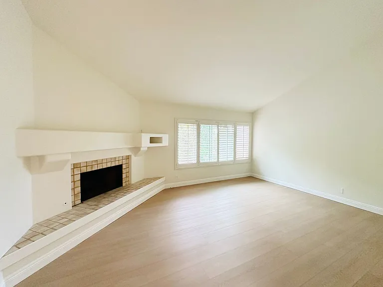 6635 Soaring Dr — Photo 31