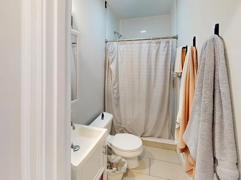 224 Lexington St #2 — Photo 15