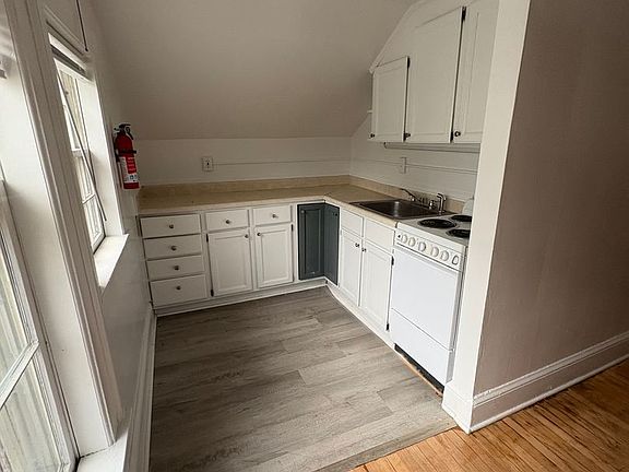 3rd image of 118 College Pl #2