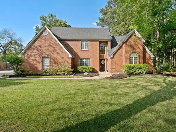 5004 Woodgate Dr, Texarkana, TX 75503