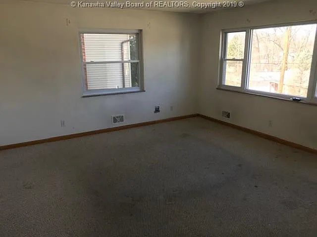 826 Sherwood Rd photo 1