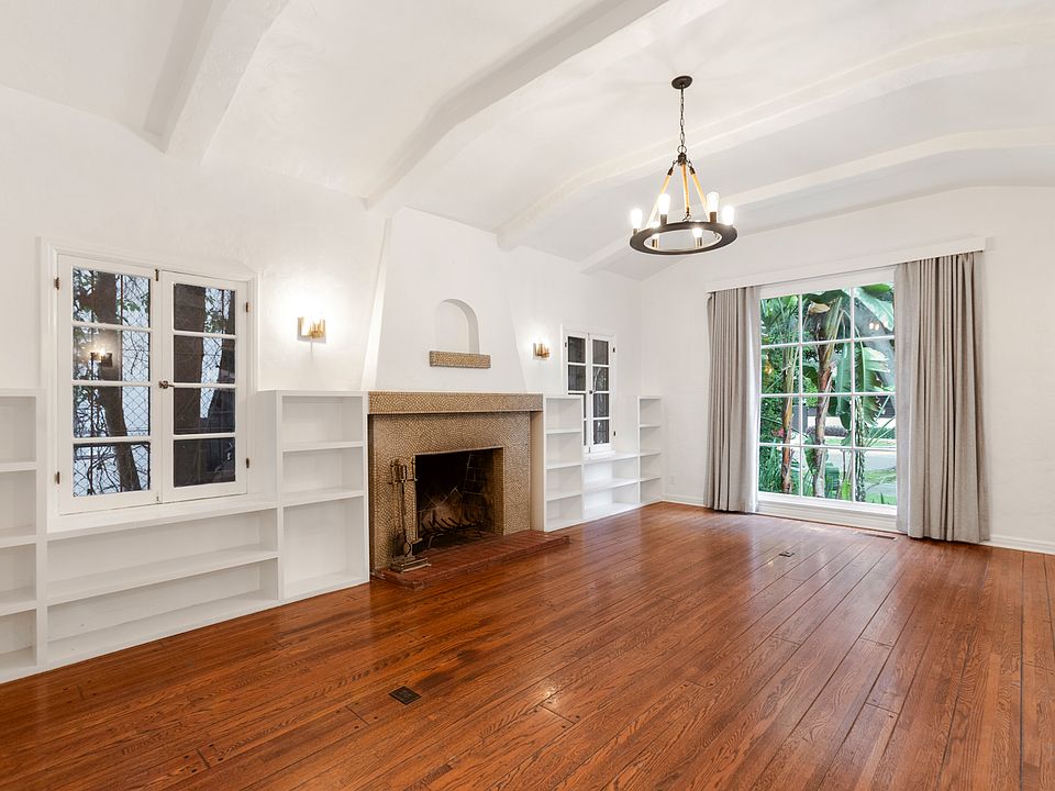 1st image of 321 N Harper Ave
