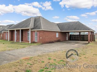 2003 Vonica Rose St, Deatsville, AL 36022