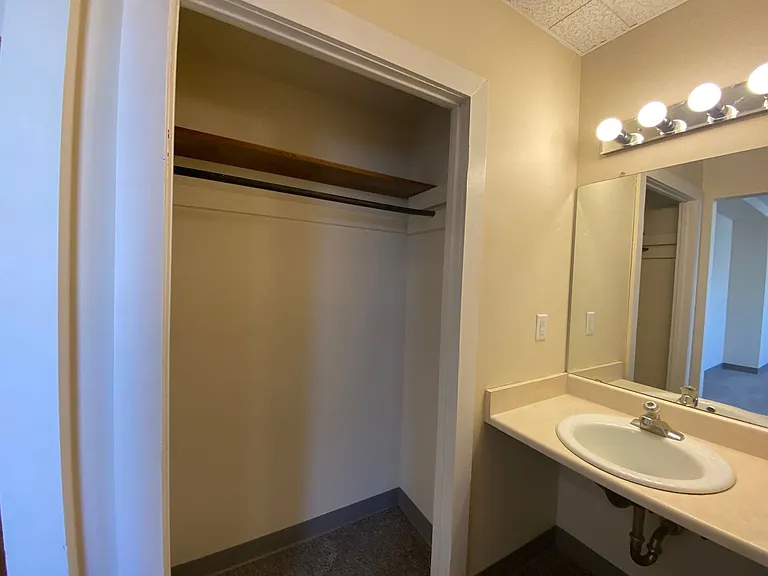 Cass Street Apartments — Photo 29