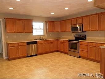 3rd image of 419 E Washington St E