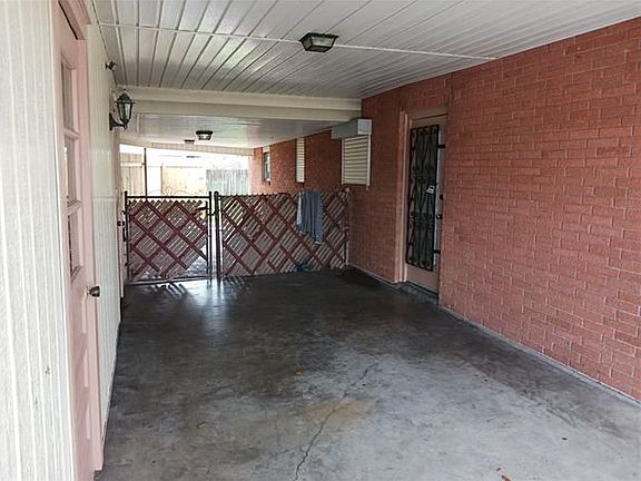 3rd image of 2721 Behrman Hwy