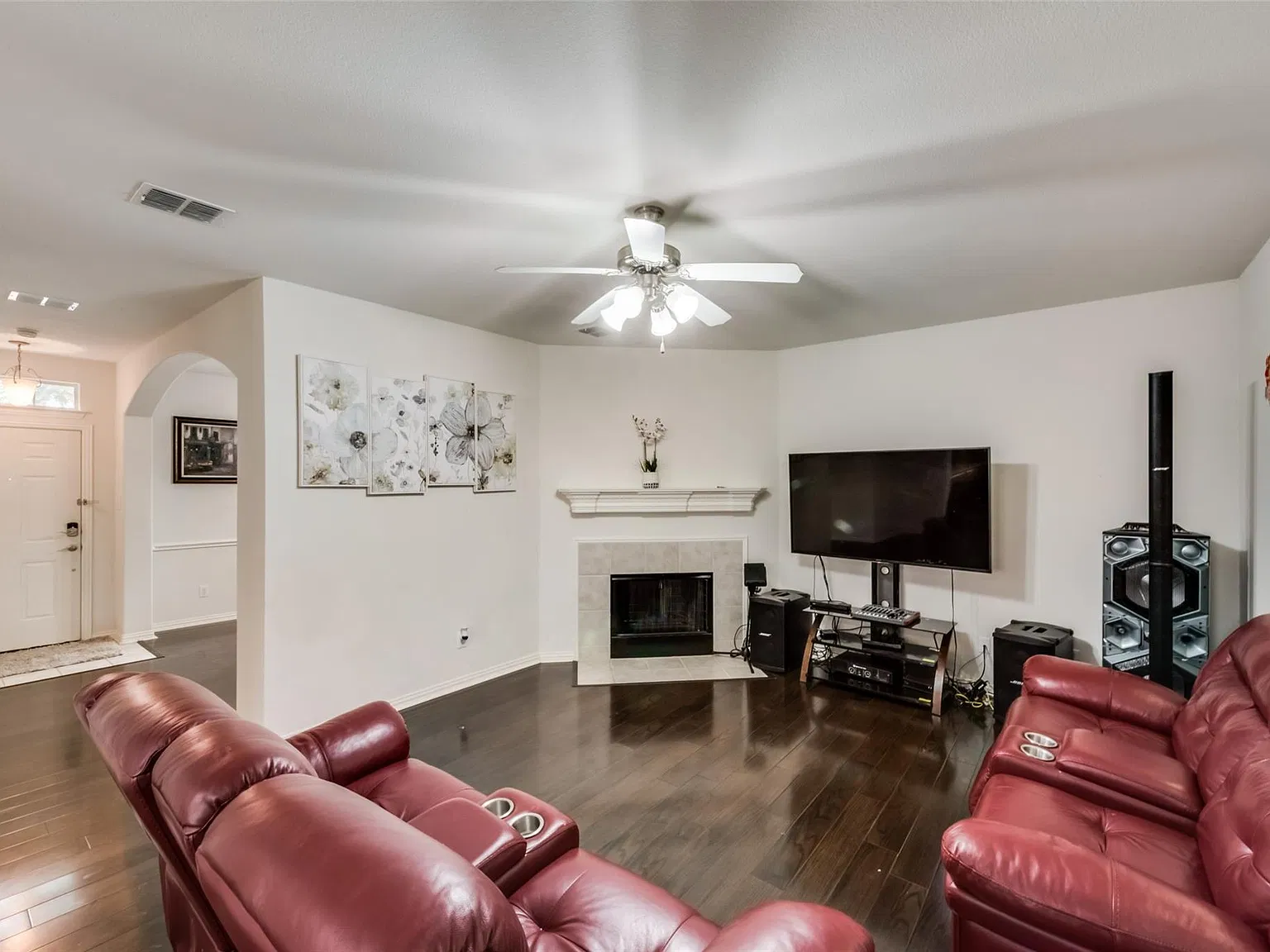 4 bed, 2.5 bath, 2338 sqft, $2,700 — Photo 1