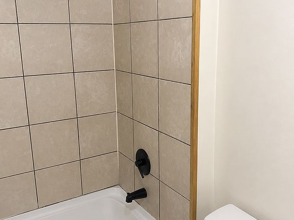 5th image of 16007 Huntmere Ave #2