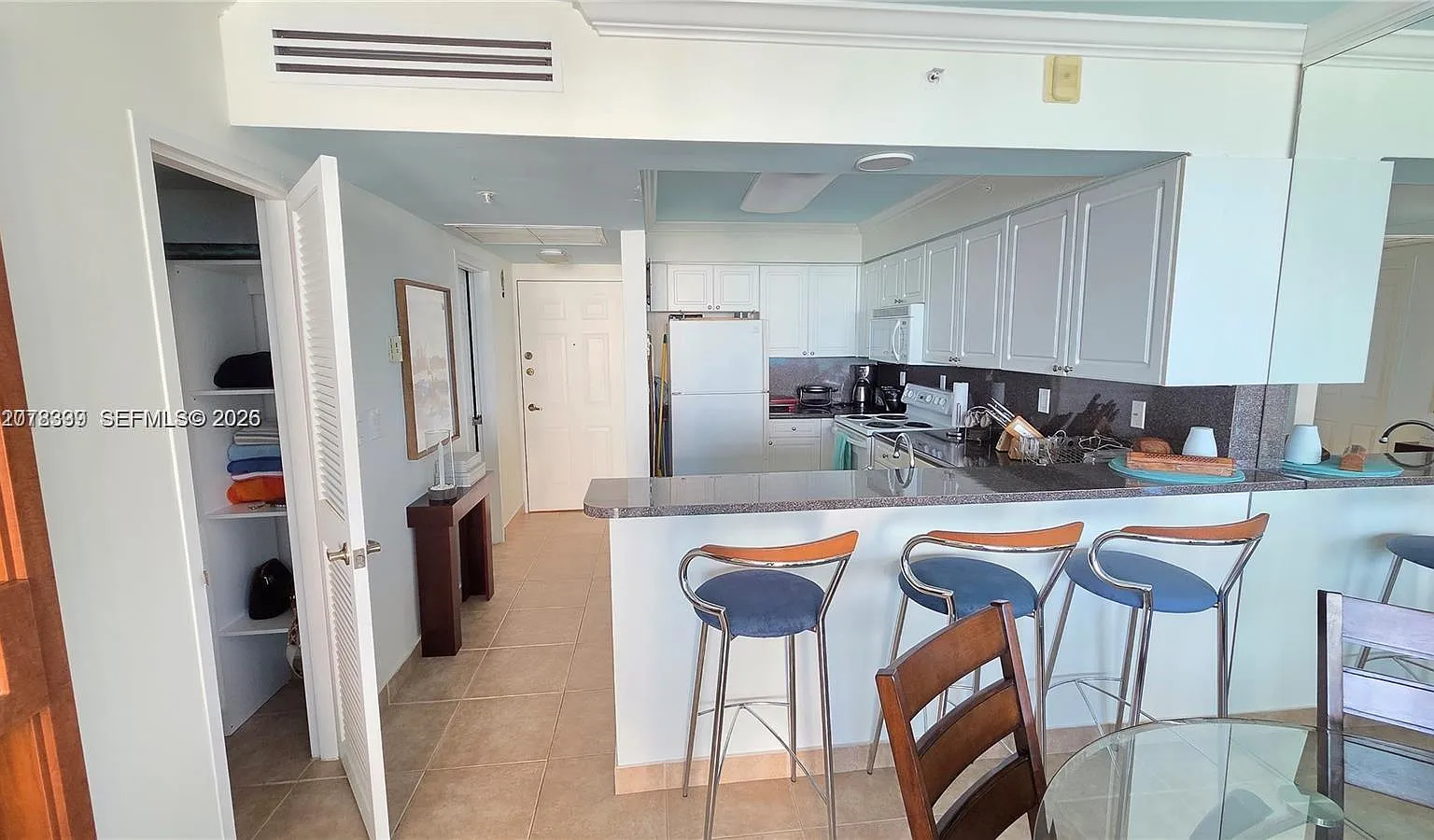 Wave Condo — Photo 3